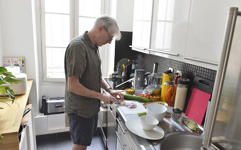 パリの暮らしとインテリア[1]ヴィンテージ家具に囲まれたデザイナー家族のアパルトマン