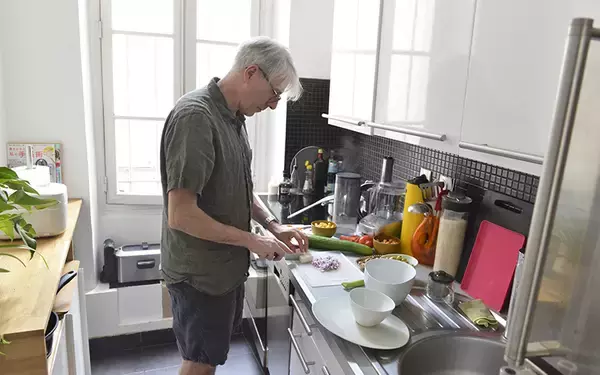 「パリの暮らしとインテリア[1]ヴィンテージ家具に囲まれたデザイナー家族のアパルトマン」の画像