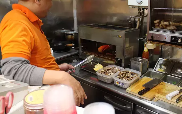 「リトル・コリアだけじゃない！ “ごちゃ混ぜ”多国籍タウン、新大久保の最新事情」の画像