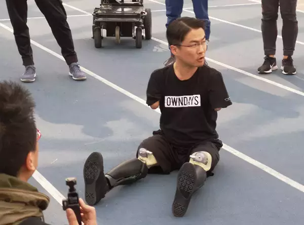 「乙武洋匡さんが「義足で歩く」ことを選んだ意味。テクノロジーで障がい者や高齢者の暮らしはどう変わる？」の画像