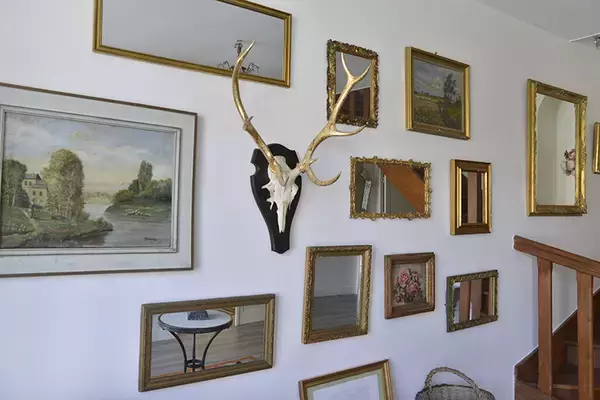 「パリの暮らしとインテリア[5] 郊外の元農家を“週末の家”に。ヘアアーティストとアクセサリーデザイナー夫妻の休日」の画像