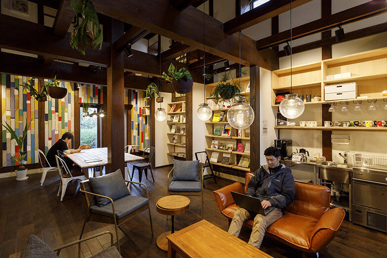 高齢者も障がい者も“ごちゃまぜ”に暮らす。空き家を活用した街「輪島KABULET」