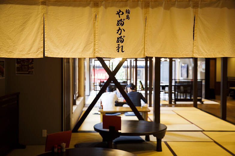 高齢者も障がい者も“ごちゃまぜ”に暮らす。空き家を活用した街「輪島KABULET」