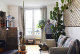 「パリの暮らしとインテリア[9]家具は古材でDIY！ テキスタイルデザイナーが暮らす市営アパルトマン」の画像3
