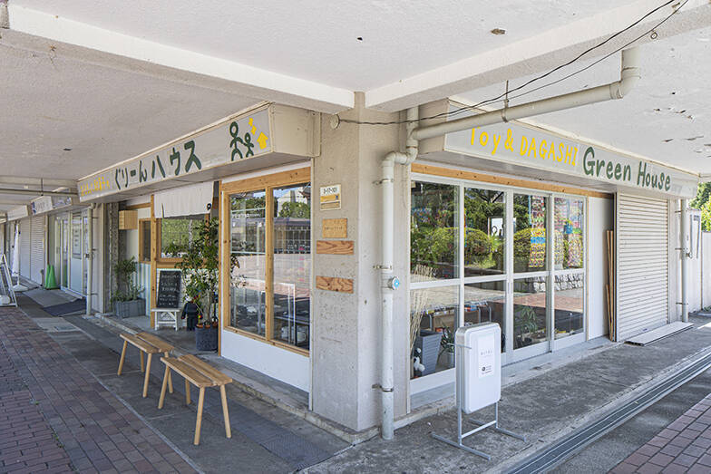 生まれ育った町田山崎団地の駄菓子屋が閉店危機に！ 継承を決意させた「心揺さぶられる光景」