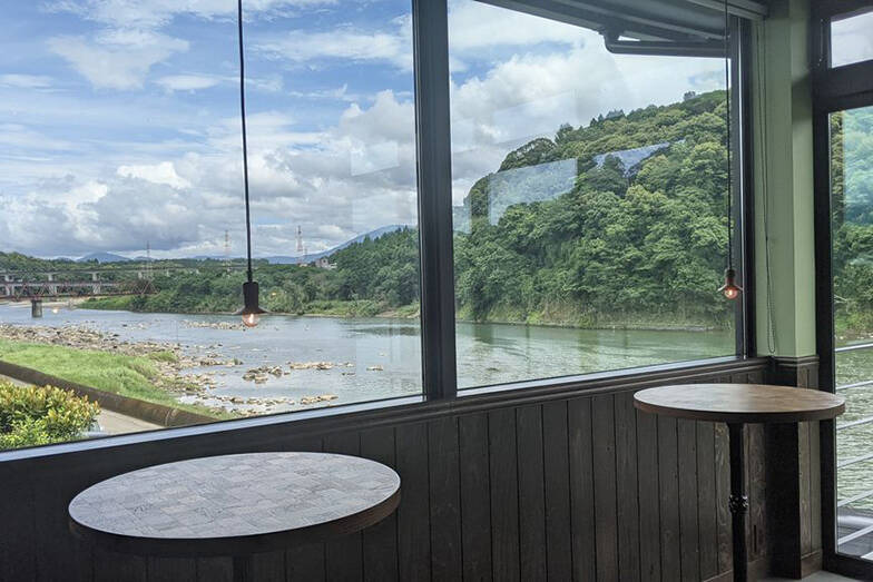 「洪水被害をうけた熊本県人吉市にもう一度、光を」。倒産寸前の川下りを新名所にした「HASSENBA」のドラマ