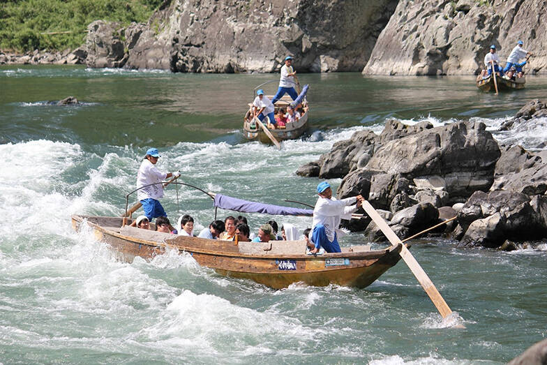 「洪水被害をうけた熊本県人吉市にもう一度、光を」。倒産寸前の川下りを新名所にした「HASSENBA」のドラマ