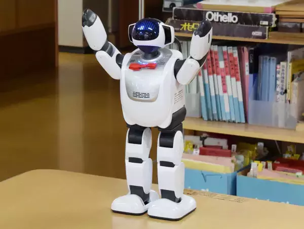 スタッフと利用者がメロメロに。介護現場でのロボットの活躍
