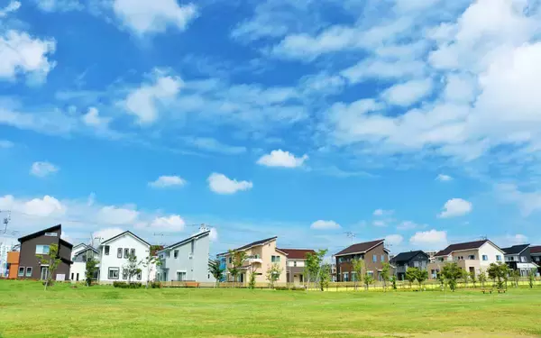 「首都圏の住宅流通市場、昨年は価格は上昇＆成約は減少と硬直気味。2023年はどうなる？」の画像