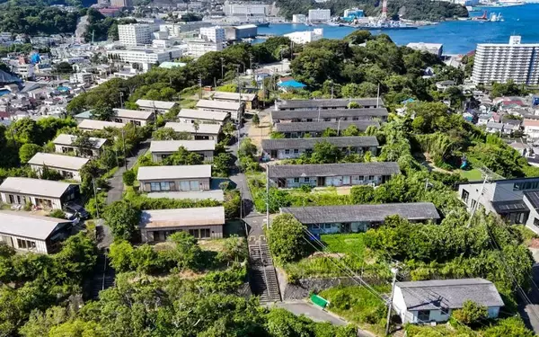 「【横須賀】”天空の団地”住民ゼロから5年で大人気物件へ再生。家賃5万円台～サウナ・絶景付き、お店も持てる?!　月見台団地」の画像
