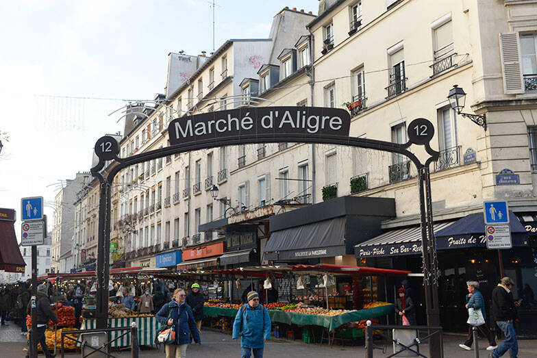 パリの美術修復家がセルフリノベした43平米アパルトマンが素敵すぎる！ ”道端で拾ったもの”で自作した「侘び寂び」空間　パリの暮らしとインテリア[21]