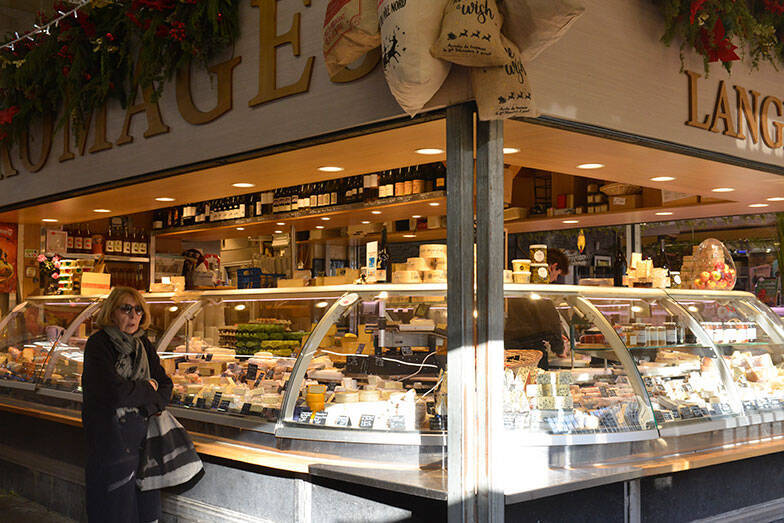 パリの美術修復家がセルフリノベした43平米アパルトマンが素敵すぎる！ ”道端で拾ったもの”で自作した「侘び寂び」空間　パリの暮らしとインテリア[21]