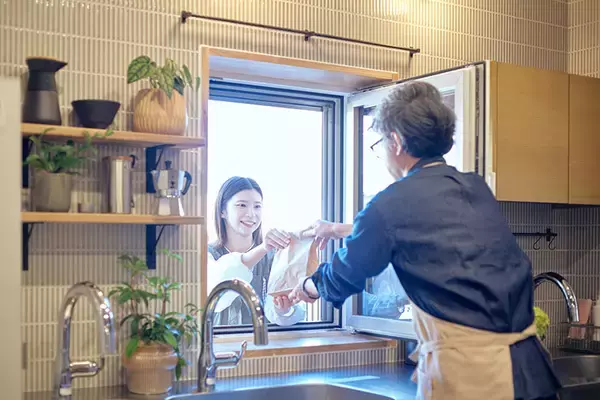 「駅徒歩20分の賃貸住宅でも“あえて”選びたくなる理由。「超高断熱」×「小さなお店が開ける家」の狙い　店舗兼用住宅・横浜市「榧日（ひび）」」の画像