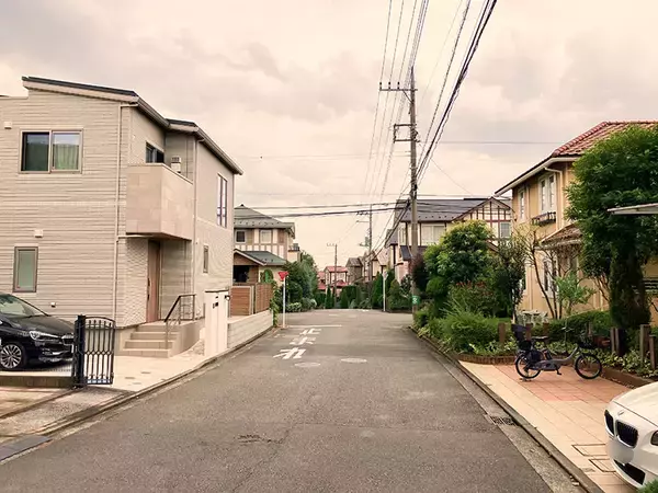 「駅徒歩20分の賃貸住宅でも“あえて”選びたくなる理由。「超高断熱」×「小さなお店が開ける家」の狙い　店舗兼用住宅・横浜市「榧日（ひび）」」の画像