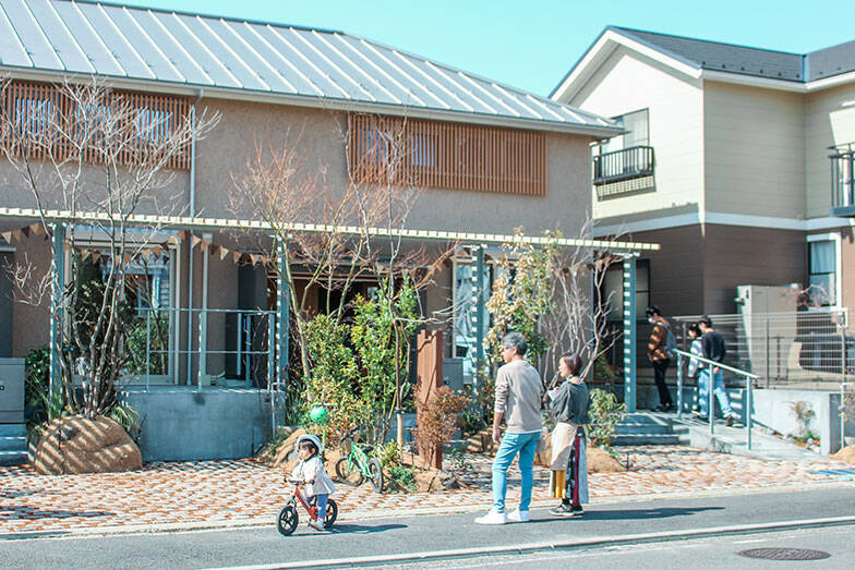 駅徒歩20分の賃貸住宅でも“あえて”選びたくなる理由。「超高断熱」×「小さなお店が開ける家」の狙い　店舗兼用住宅・横浜市「榧日（ひび）」