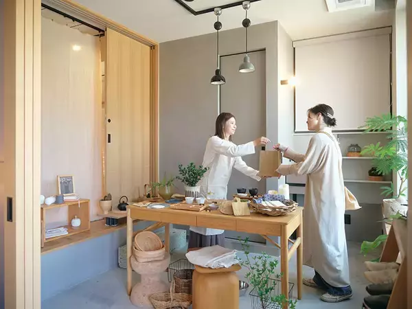 「駅徒歩20分の賃貸住宅でも“あえて”選びたくなる理由。「超高断熱」×「小さなお店が開ける家」の狙い　店舗兼用住宅・横浜市「榧日（ひび）」」の画像