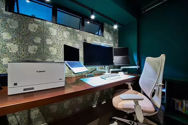 「テック系夫妻が「築60年超・温泉付き中古マンション」を購入した理由。400万円の物件をリノベで”最高のリモートワーク拠点”を実現　mochikoAsTechさん」の画像