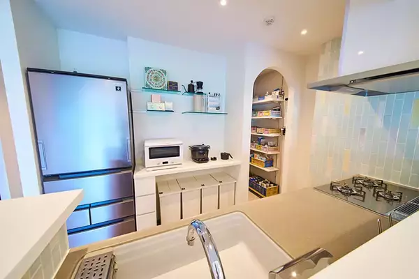 「テック系夫妻が「築60年超・温泉付き中古マンション」を購入した理由。400万円の物件をリノベで”最高のリモートワーク拠点”を実現　mochikoAsTechさん」の画像