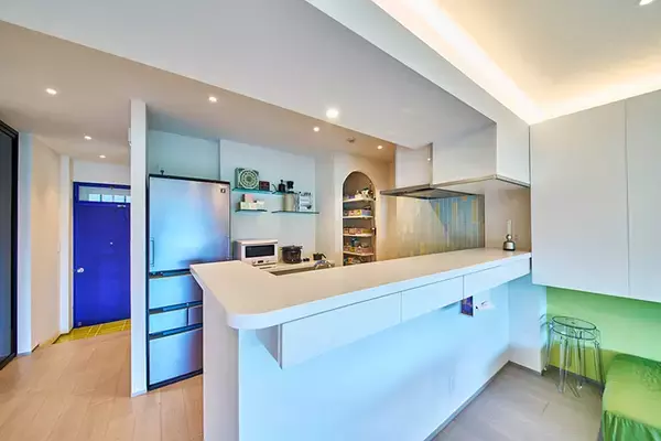 「テック系夫妻が「築60年超・温泉付き中古マンション」を購入した理由。400万円の物件をリノベで”最高のリモートワーク拠点”を実現　mochikoAsTechさん」の画像