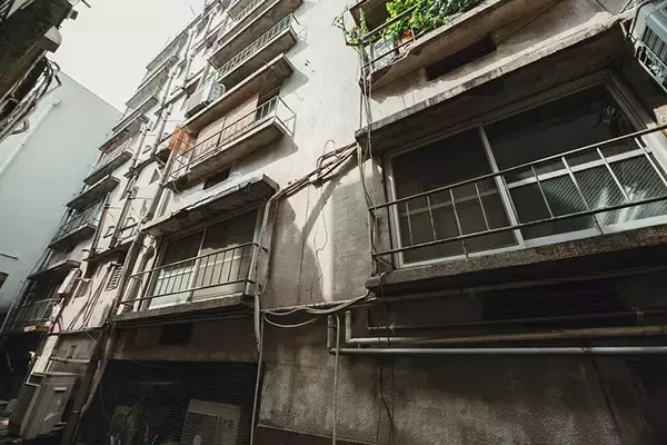 「廃墟寸前の築67年賃貸が満室＆アートの発信地に大変身！ 国の登録有形文化財にも　福岡「冷泉荘」」の画像