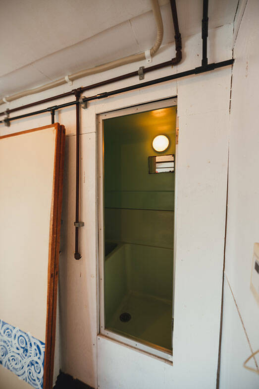 廃墟寸前の築67年賃貸が満室＆アートの発信地に大変身！ 国の登録有形文化財にも　福岡「冷泉荘」