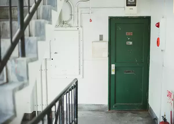 「廃墟寸前の築67年賃貸が満室＆アートの発信地に大変身！ 国の登録有形文化財にも　福岡「冷泉荘」」の画像