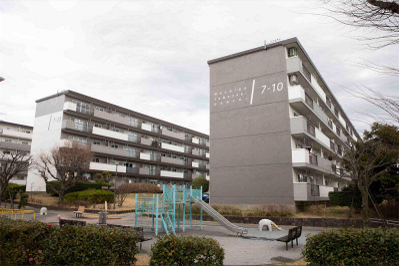 築60年”昭和マンモス団地”で「1泊避難体験」。震災きっかけに11年続く防災イベントが好評！ 子ども集まる駄菓子屋など団地内商店街に活気も　町田山崎団地（東京）