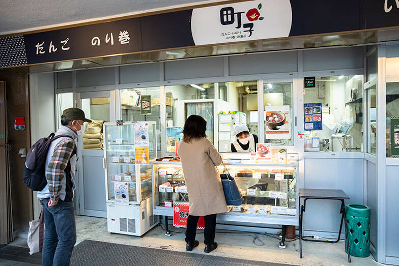 築60年”昭和マンモス団地”で「1泊避難体験」。震災きっかけに11年続く防災イベントが好評！ 子ども集まる駄菓子屋など団地内商店街に活気も　町田山崎団地（東京）