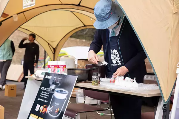 「築60年”昭和マンモス団地”で「1泊避難体験」。震災きっかけに11年続く防災イベントが好評！ 子ども集まる駄菓子屋など団地内商店街に活気も　町田山崎団地（東京）」の画像