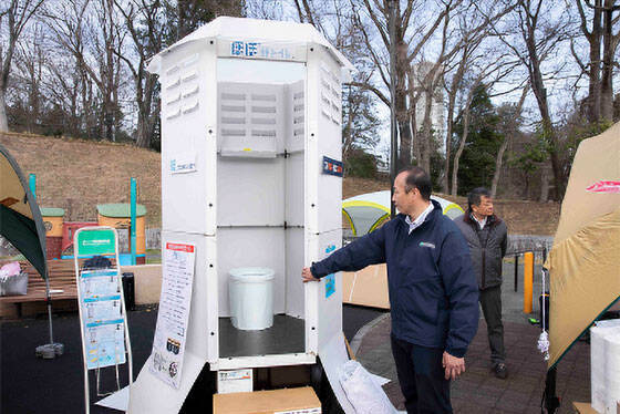 築60年”昭和マンモス団地”で「1泊避難体験」。震災きっかけに11年続く防災イベントが好評！ 子ども集まる駄菓子屋など団地内商店街に活気も　町田山崎団地（東京）