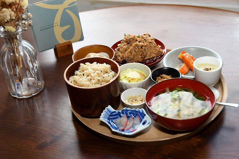 ただ古いから守るのではなく。今に生きる価値を見つけて、100年続くカフェと宿に「草木ももとせ」（秋田・湯沢市）