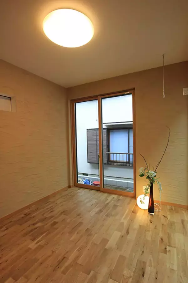 「2階建て実家をコンパクト平屋に建て替え。高齢の母が過ごしやすい動線、高断熱に娘も満足」の画像