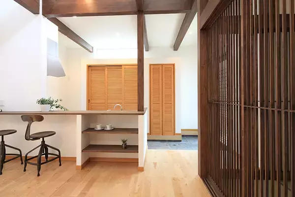 「2階建て実家をコンパクト平屋に建て替え。高齢の母が過ごしやすい動線、高断熱に娘も満足」の画像