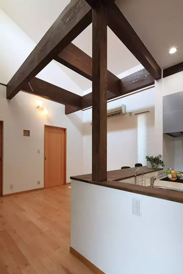 「2階建て実家をコンパクト平屋に建て替え。高齢の母が過ごしやすい動線、高断熱に娘も満足」の画像