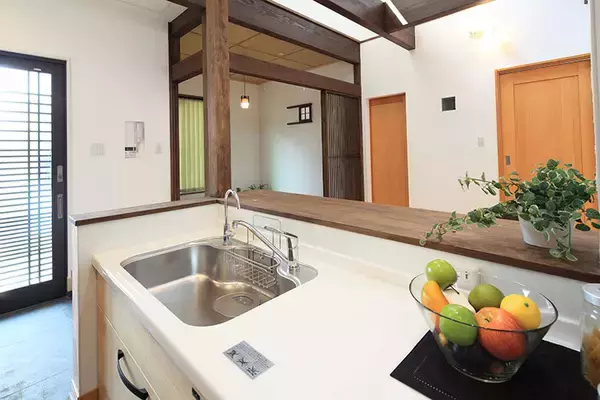 「2階建て実家をコンパクト平屋に建て替え。高齢の母が過ごしやすい動線、高断熱に娘も満足」の画像