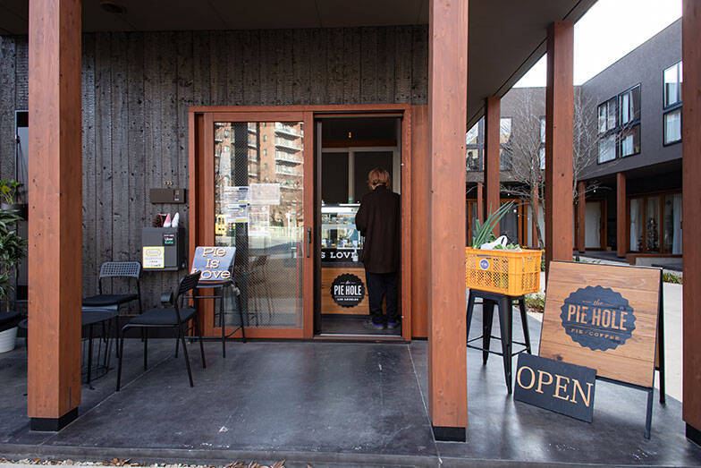 1階でカフェ経営、2階に住む。「賃貸の自宅でお店を開く」が話題のワケ。住宅地をおもしろくする「なりわい賃貸」とは