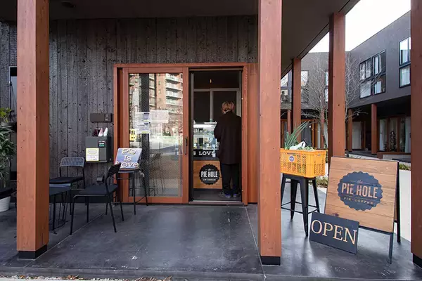 「1階でカフェ経営、2階に住む。「賃貸の自宅でお店を開く」が話題のワケ。住宅地をおもしろくする「なりわい賃貸」とは」の画像