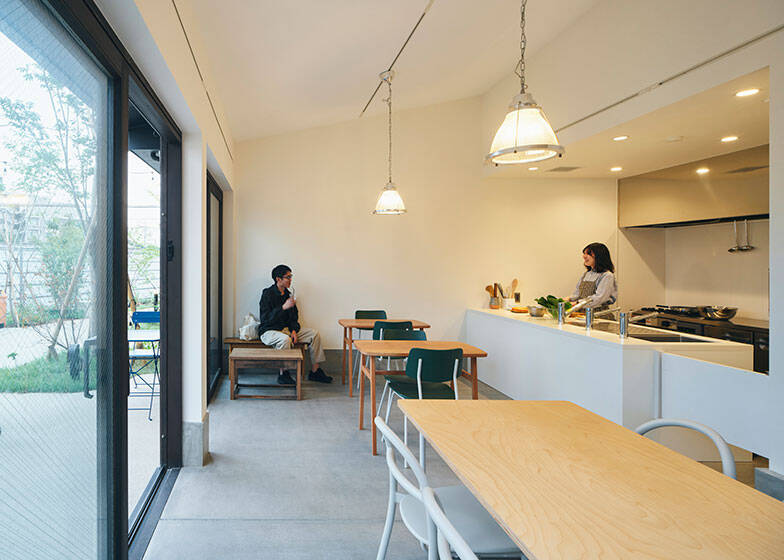 1階でカフェ経営、2階に住む。「賃貸の自宅でお店を開く」が話題のワケ。住宅地をおもしろくする「なりわい賃貸」とは