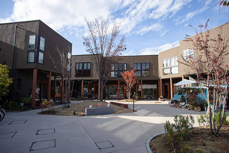 1階でカフェ経営、2階に住む。「賃貸の自宅でお店を開く」が話題のワケ。住宅地をおもしろくする「なりわい賃貸」とは