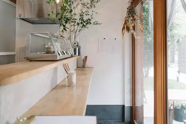 「1階でカフェ経営、2階に住む。「賃貸の自宅でお店を開く」が話題のワケ。住宅地をおもしろくする「なりわい賃貸」とは」の画像