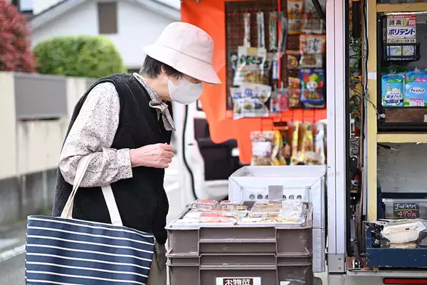 「移動スーパーが高齢者の「見守り以上、介護未満」担うインフラに。10年で13倍に拡大、週2回の会話で詐欺防止も　とくし丸」の画像