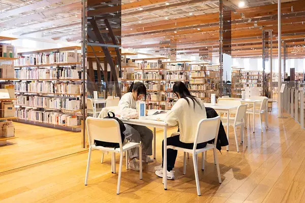 「NYタイムズ選出「行くべき場所」富山市は、”なにもない日常”が究極すぎる街。きときとな魚に野菜、立山を望む街並み…当たり前レベルの高さに迫る」の画像