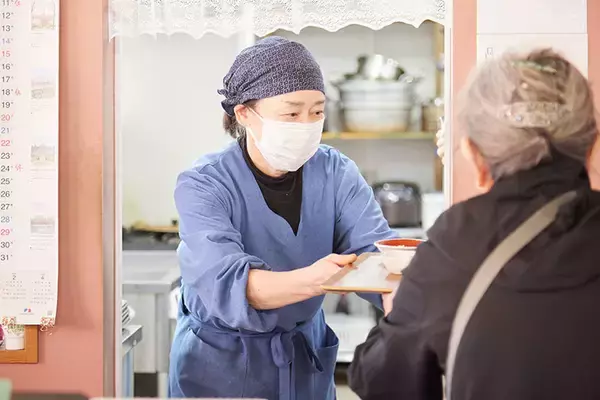 「入居者7割が「単身女性」。元小学校を改修した“看取りまでできる”高齢者向け住宅（ペット可）の全貌　「那須まちづくり広場」」の画像