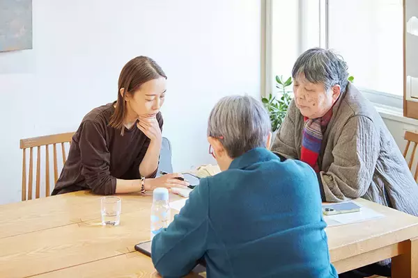 「入居者7割が「単身女性」。元小学校を改修した“看取りまでできる”高齢者向け住宅（ペット可）の全貌　「那須まちづくり広場」」の画像