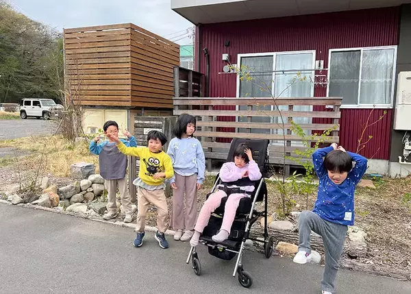 「入居者7割が「単身女性」。元小学校を改修した“看取りまでできる”高齢者向け住宅（ペット可）の全貌　「那須まちづくり広場」」の画像