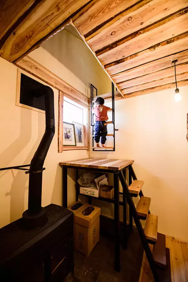 「タイニーハウスに一家4人で暮らし、エゾシカを狩る。ハンター兼大工の長谷耕平さんの日常　北海道池田町」の画像