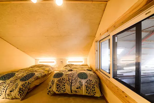 「タイニーハウスに一家4人で暮らし、エゾシカを狩る。ハンター兼大工の長谷耕平さんの日常　北海道池田町」の画像