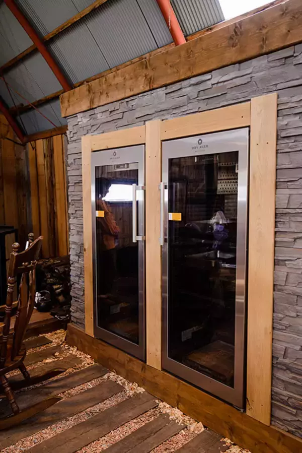 「タイニーハウスに一家4人で暮らし、エゾシカを狩る。ハンター兼大工の長谷耕平さんの日常　北海道池田町」の画像