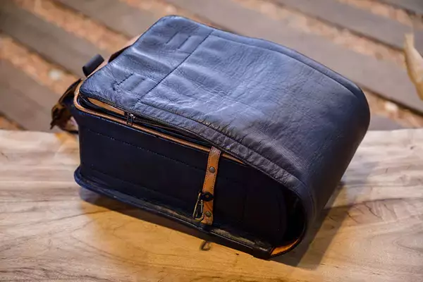 「タイニーハウスに一家4人で暮らし、エゾシカを狩る。ハンター兼大工の長谷耕平さんの日常　北海道池田町」の画像