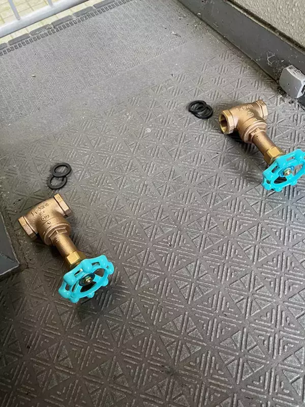 「1世帯のお風呂リフォームが団地全体の大工事に発展?! 「水道の元栓が動かない」が引き起こした事件の顛末【ポンコツ理事長奮闘記6】」の画像